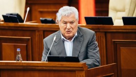 Voronin s-a supărat și a plecat din parlament. Nu va mai participa la ședințe